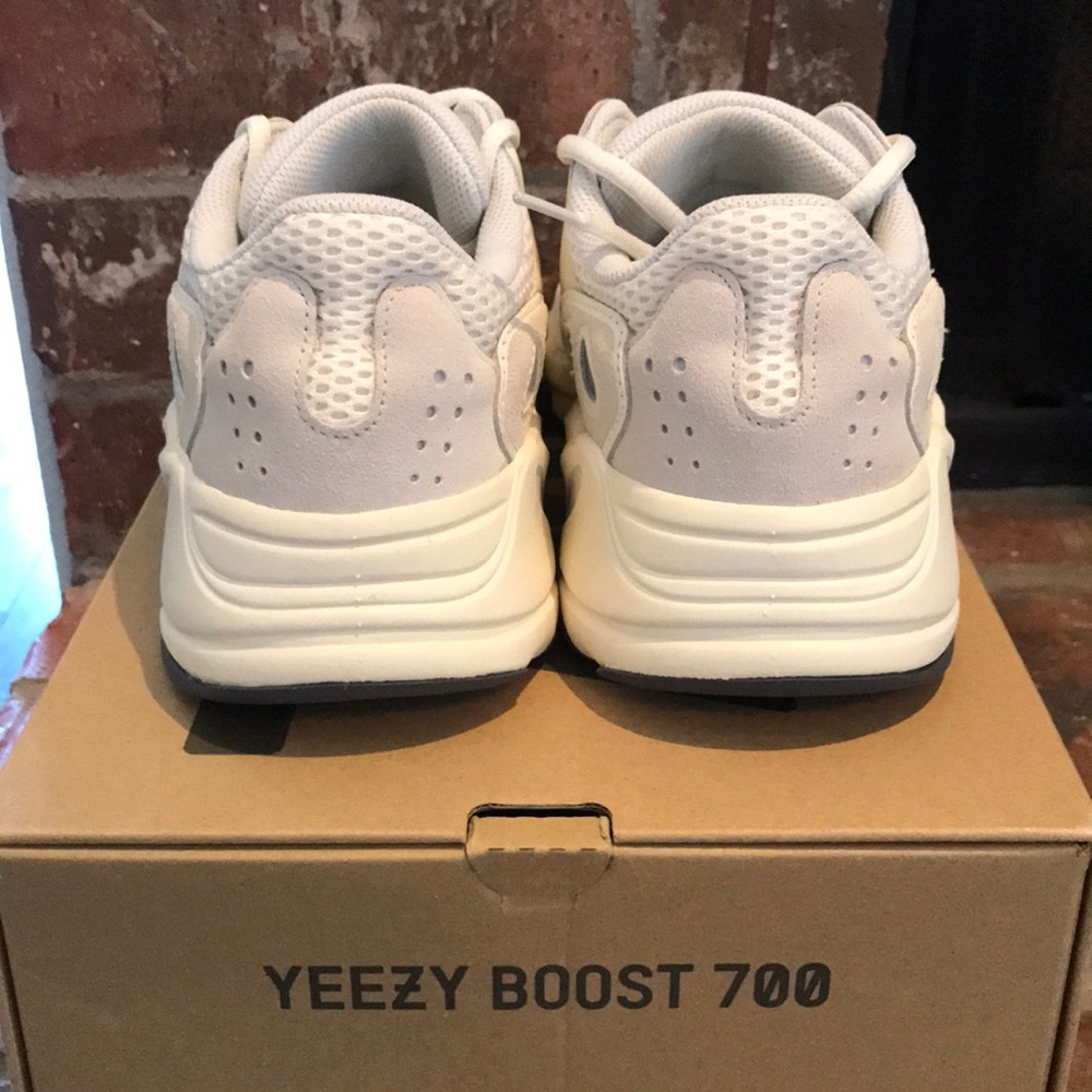 COPY - Yeezy boost 700 analog - Picture 3 of 10